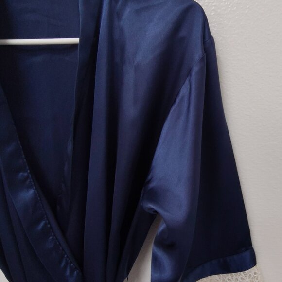 💙 Silky Navy Blue Robe with Lace Accents – Size Small - Picture 4 of 16